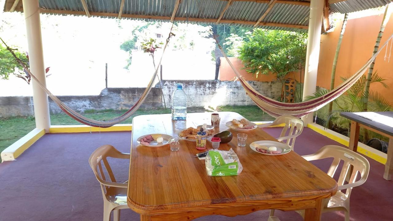 Conrado'S Guesthouse B&B Las Avispas Luaran gambar
