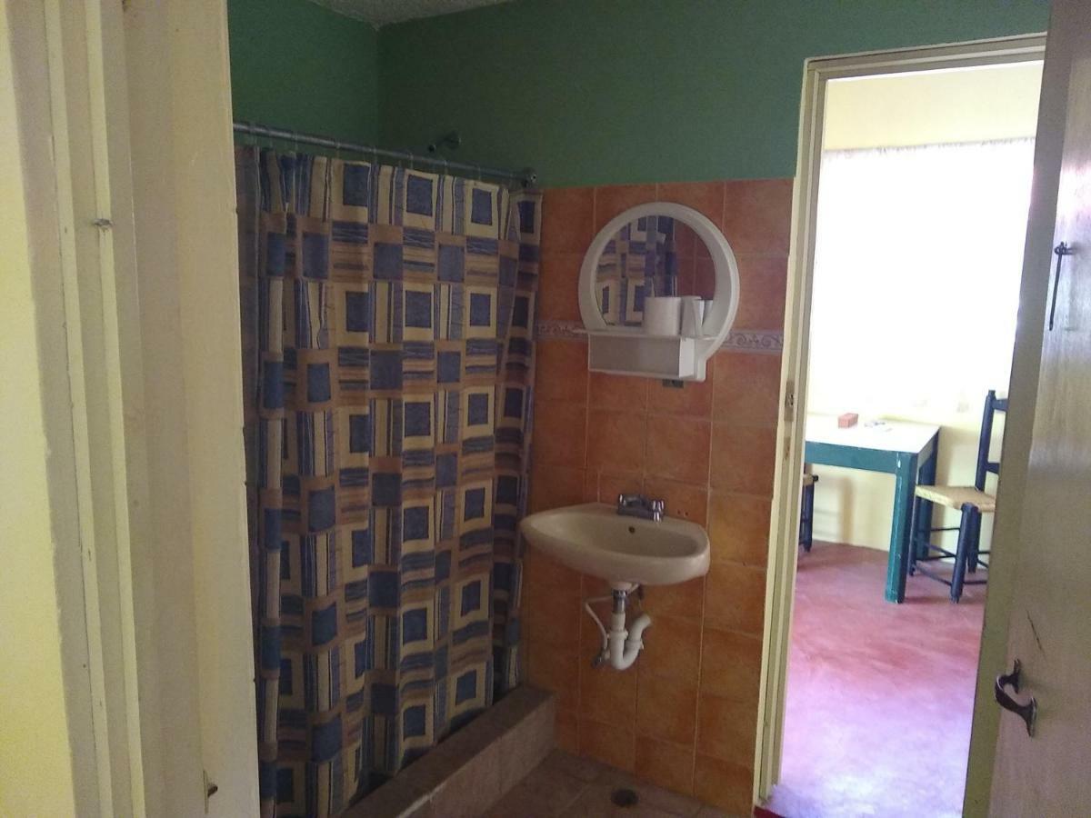 Conrado'S Guesthouse B&B Las Avispas Luaran gambar